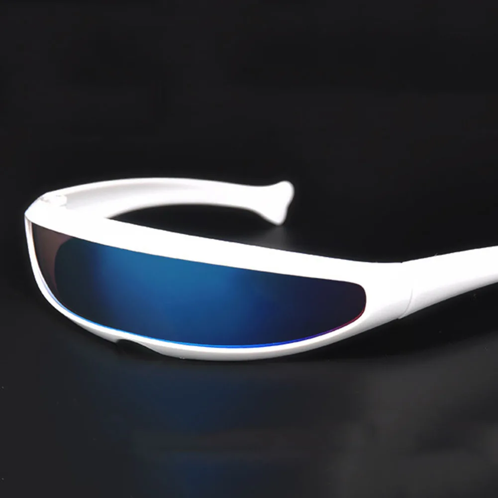 Lunettes de soleil futuristes