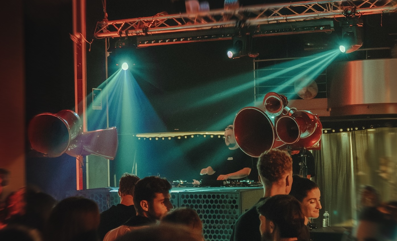 Les meilleurs lieux de soirées techno à Montpellier - Soiree techno montpellier antirouille tenue de festival - Ropa de festival