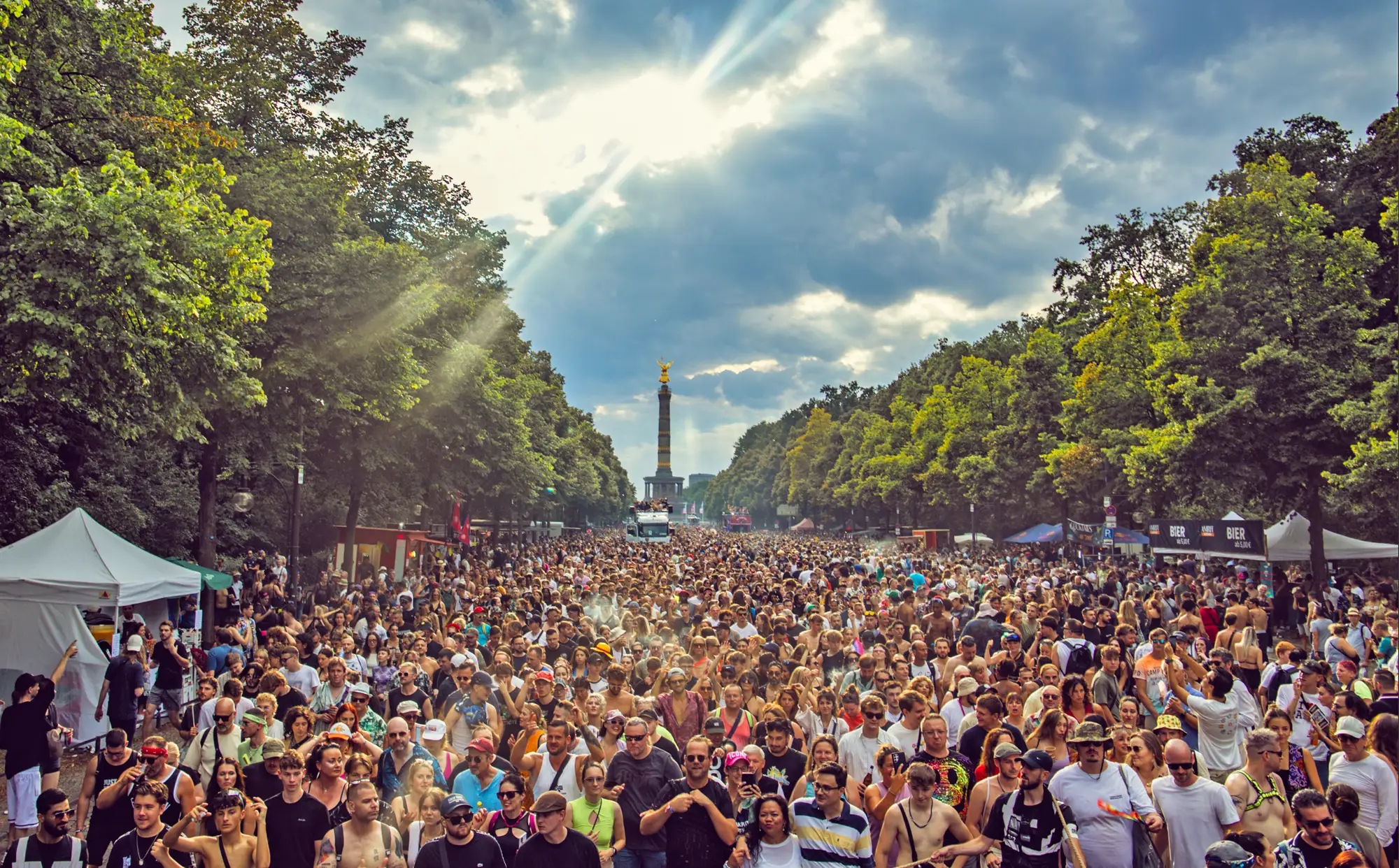 Les meilleurs festivals technos en Allemagne en 2025 - Rave the planet parade rave the planet parade meilleurs festivals techno allemagne tenue de festival.fr - Tenue de festival