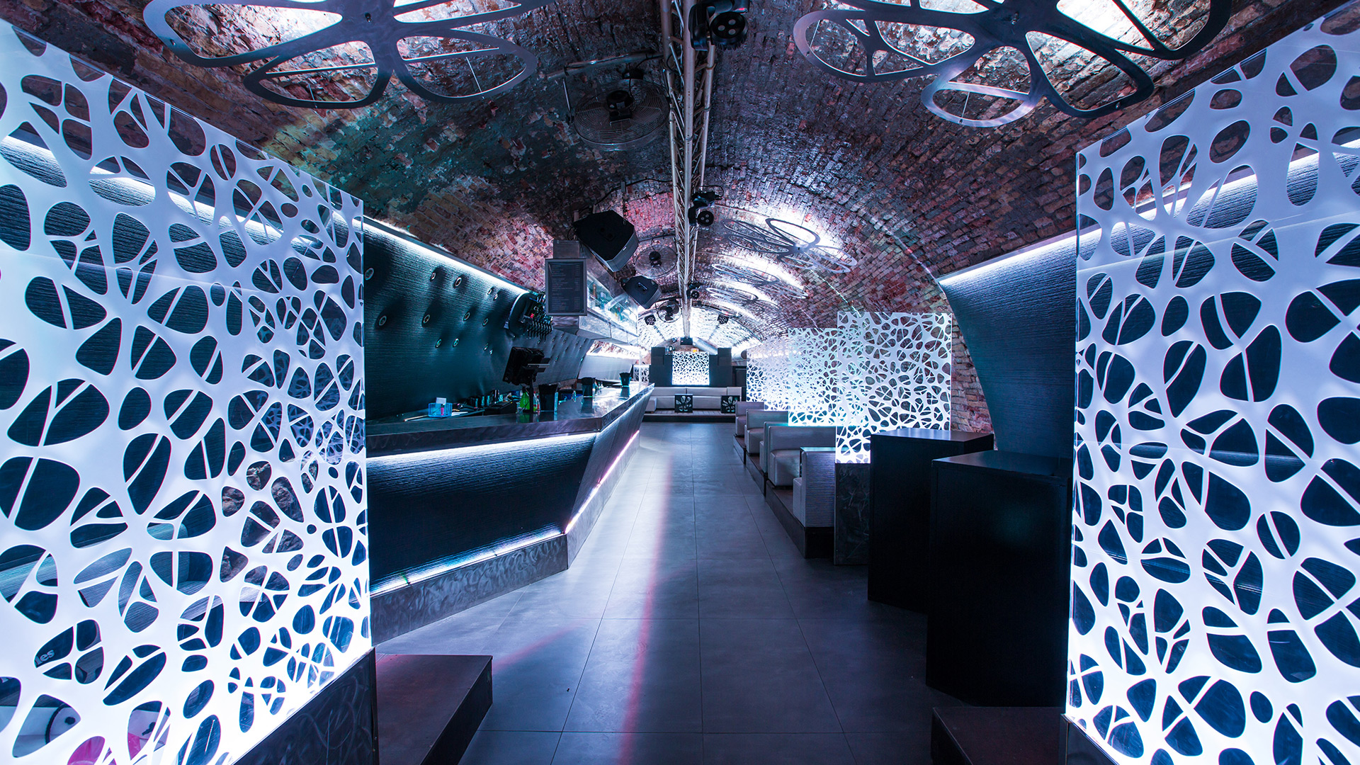 Les meilleurs lieux de soirée techno à Marseille 3 Les meilleurs lieux de soirée techno à Marseille - Trolleybus soirée techno marseille - Tenue de festival