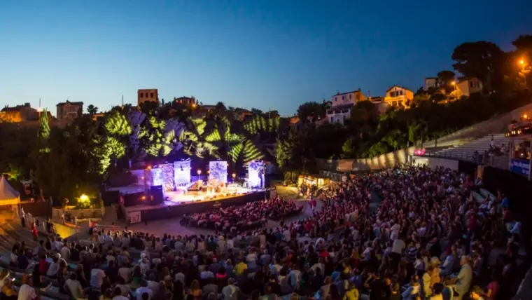 Les meilleurs lieux de soirée techno à Marseille 5 Les meilleurs lieux de soirée techno à Marseille - Borderline soirée techno marseille - Tenue de festival
