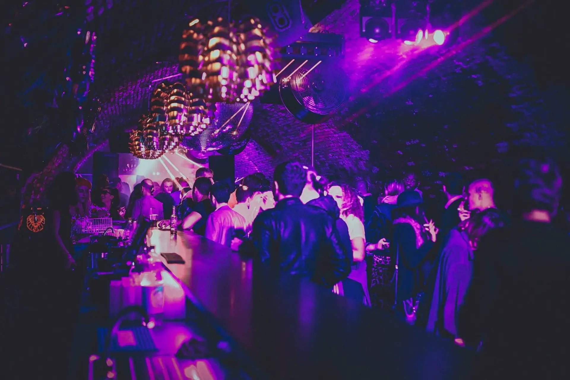 Les meilleurs lieux de soirée techno à Marseille 9 Les meilleurs lieux de soirée techno à Marseille - Danceteria soirée techno marseille - Tenue de festival