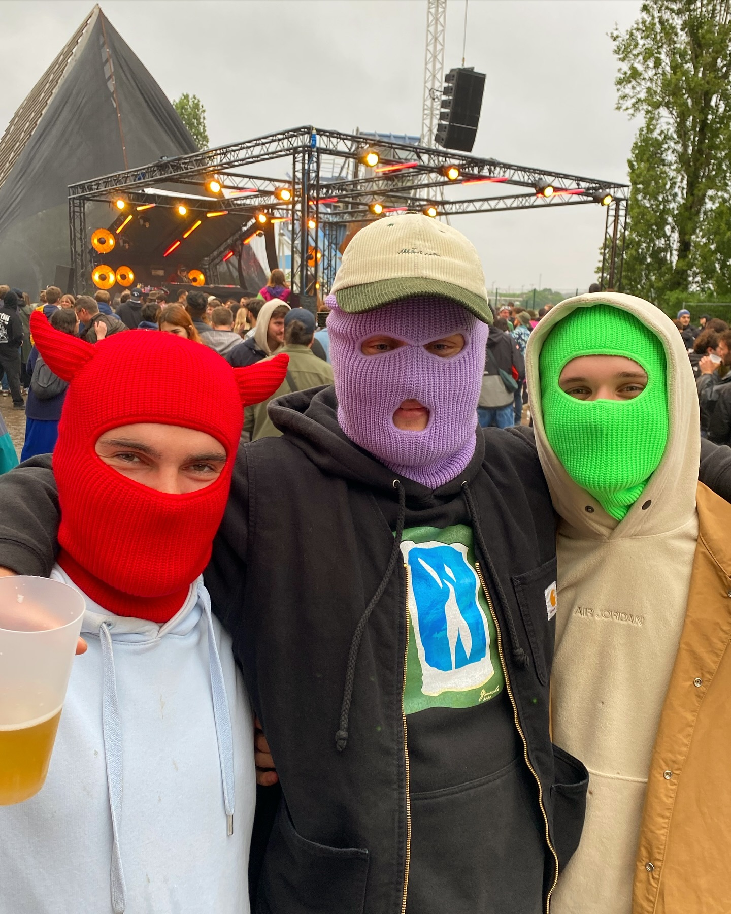 N - Festival attire