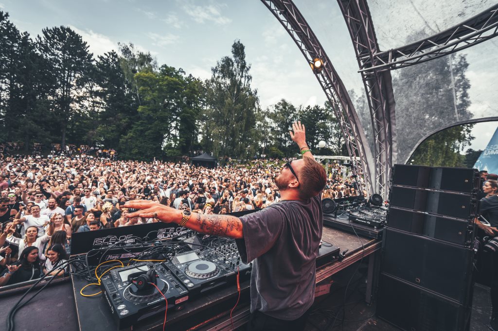 Les meilleurs Festivals Techno en Allemagne en 2026 ! 25 Les meilleurs Festivals Techno en Allemagne en 2026 ! - Isle of summer festival techno allemagne - Tenue de festival