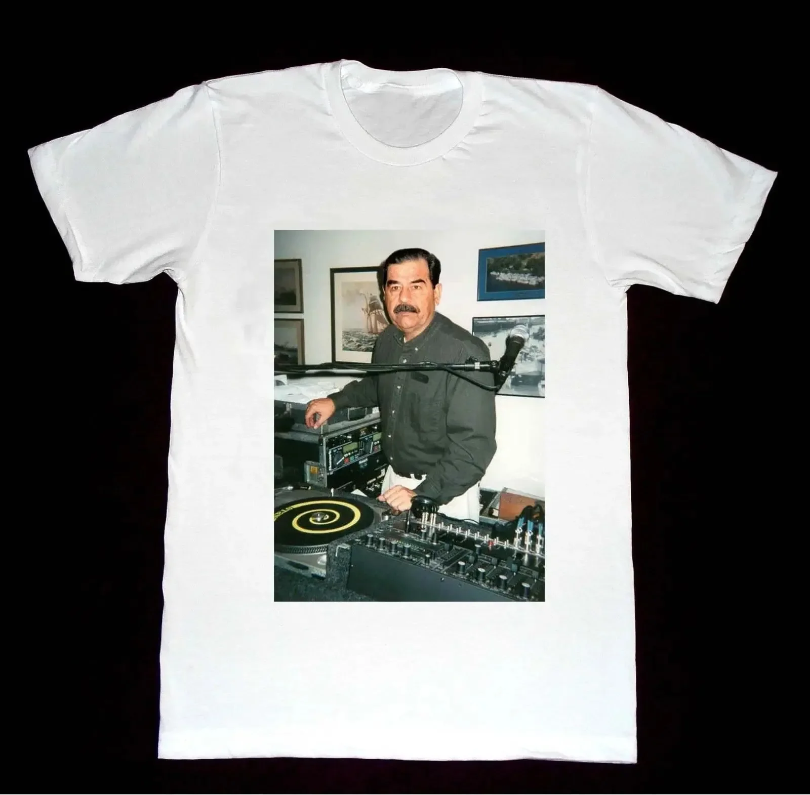 T-shirt - DJ Saddam Hussein - Kf s bb d e a a e b b g - Tenue de festival