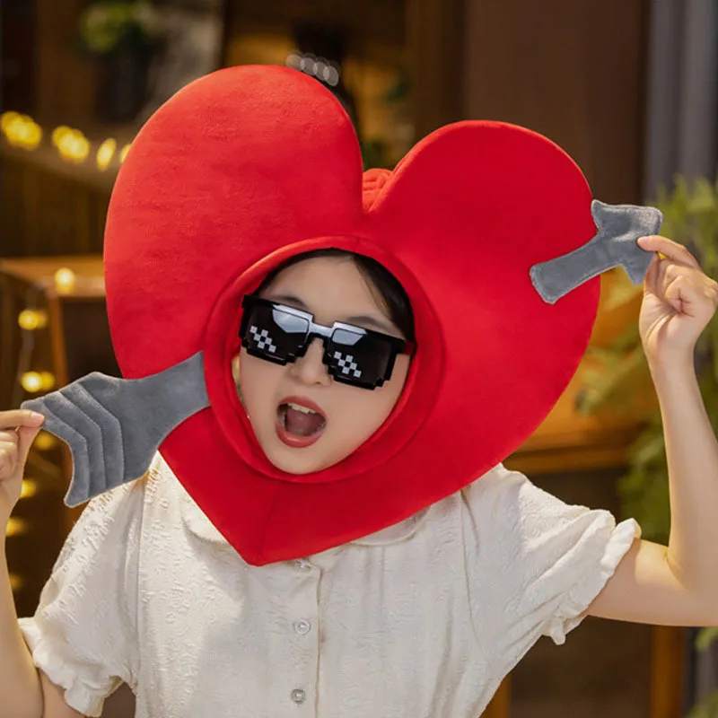 Coiffe peluche “Cœur transpercé” rouge avec flèche grise - Kf s c b a a a ea ad cee c - Tenue de festival