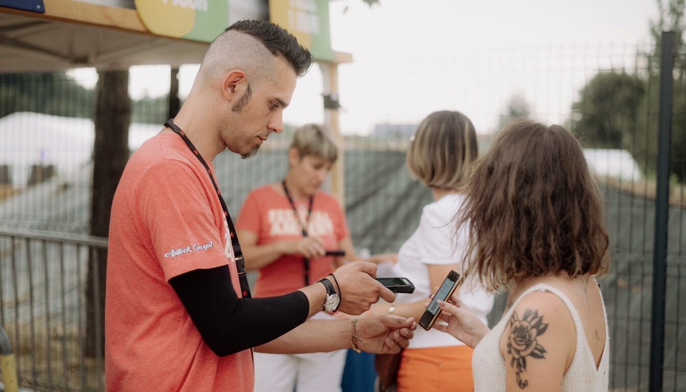 Faut-il assurer les bénévoles d'un festival ? Obligations, risques et solutions 1 Faut-il assurer les bénévoles d'un festival ? Obligations, risques et solutions - Faut il assurer les bénévoles en festival - Tenue de festival